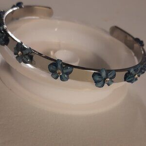 Brand New Handmade Flower Oen-Ended Bracelet